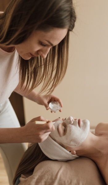 SKYN WAx bar& Beuaty Treatment About us